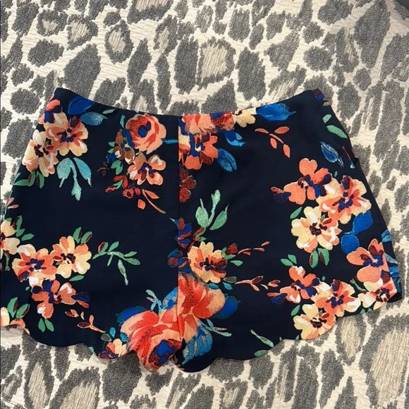 Floral Women's Shorts - Picture 4 of 6